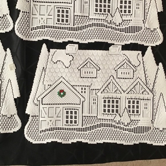 NWOT Lace Christmas Runner and 6 Placemats with embroidered details - Picture 4 of 9
